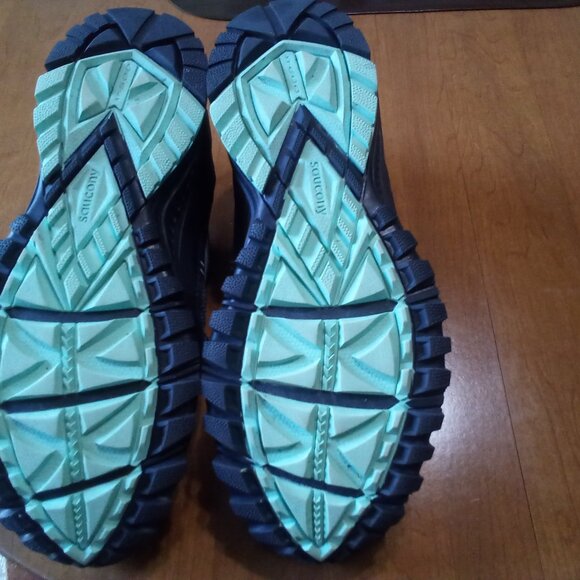 Like New Saucony Excursion Black Womens Sneakers 12 Wide - Picture 4 of 11